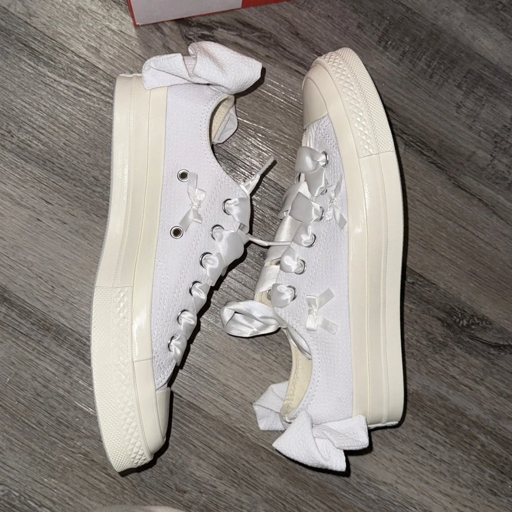 Converse with Bows - Picture 2 of 6